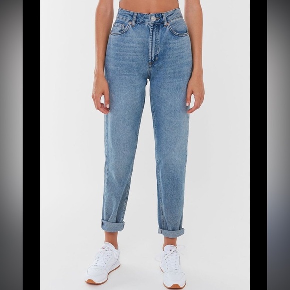 BDG mom high rise jeans size 26 in excellent like-new condition inseam 29 - Picture 1 of 5